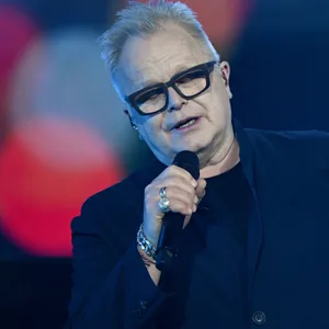 Herbert Grönemeyer singt