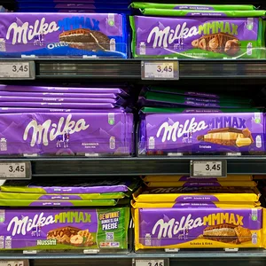 Milka-Hersteller Mondelez muss eine Millionen-Strafe zahlen.