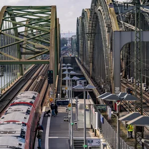 Nadelöhr Elbbrücken: Der Schienenverkehr kommt nur hier über die Elbe – die Kapazität soll aber wachsen, wenn es nach Anjes Tjarks geht.