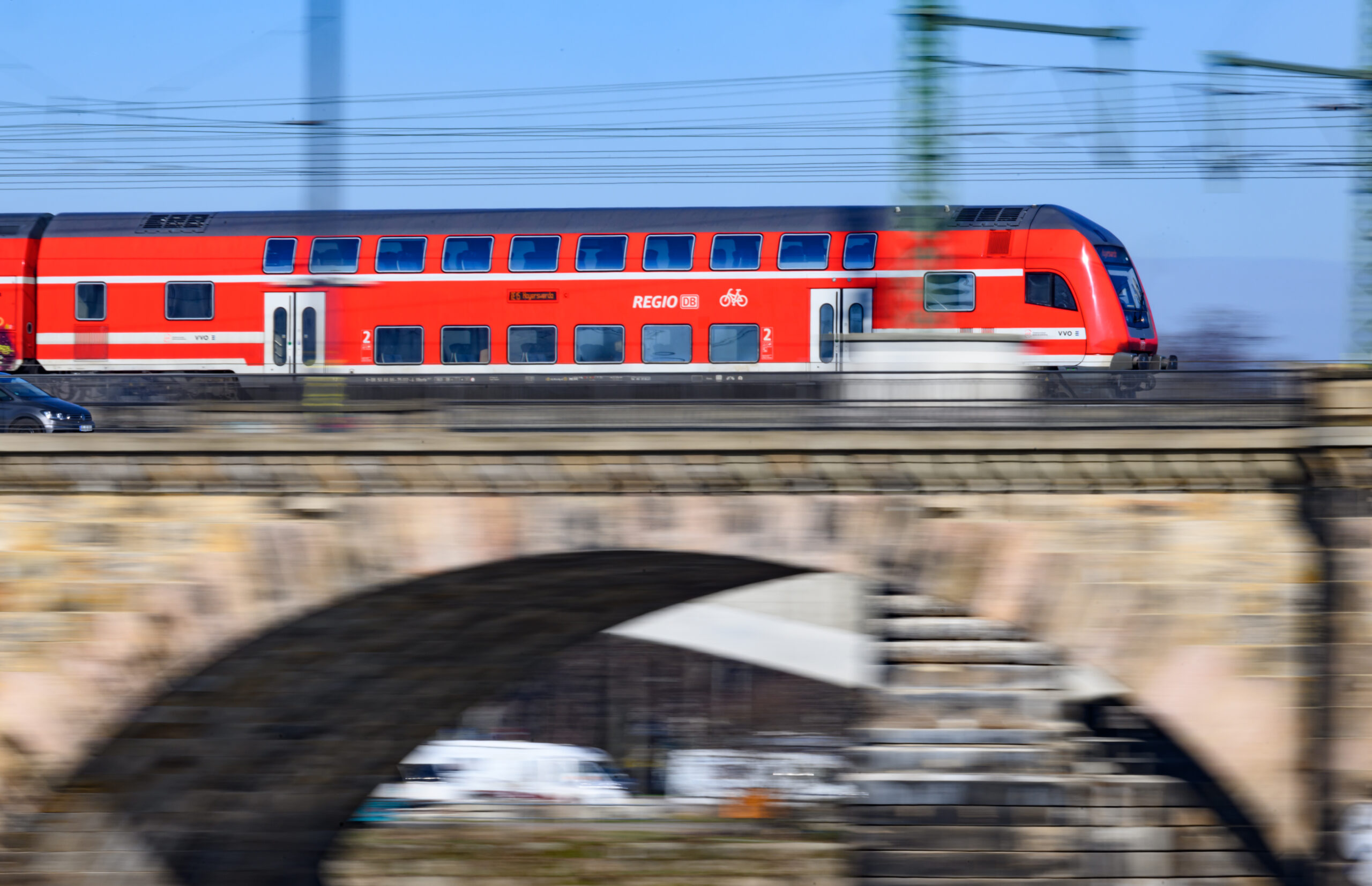 Ein Regionalexpress der Deutschen Bahn (Symbolbild).