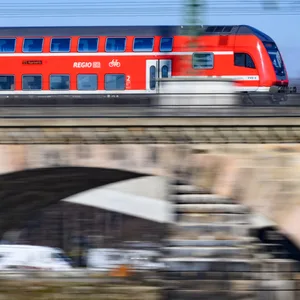 Ein Regionalexpress der Deutschen Bahn (Symbolbild).