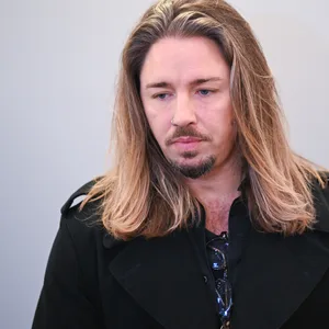 Gil Ofarim im Verleumdungs-Prozess gegen ihn am Landgericht in Leipzig.