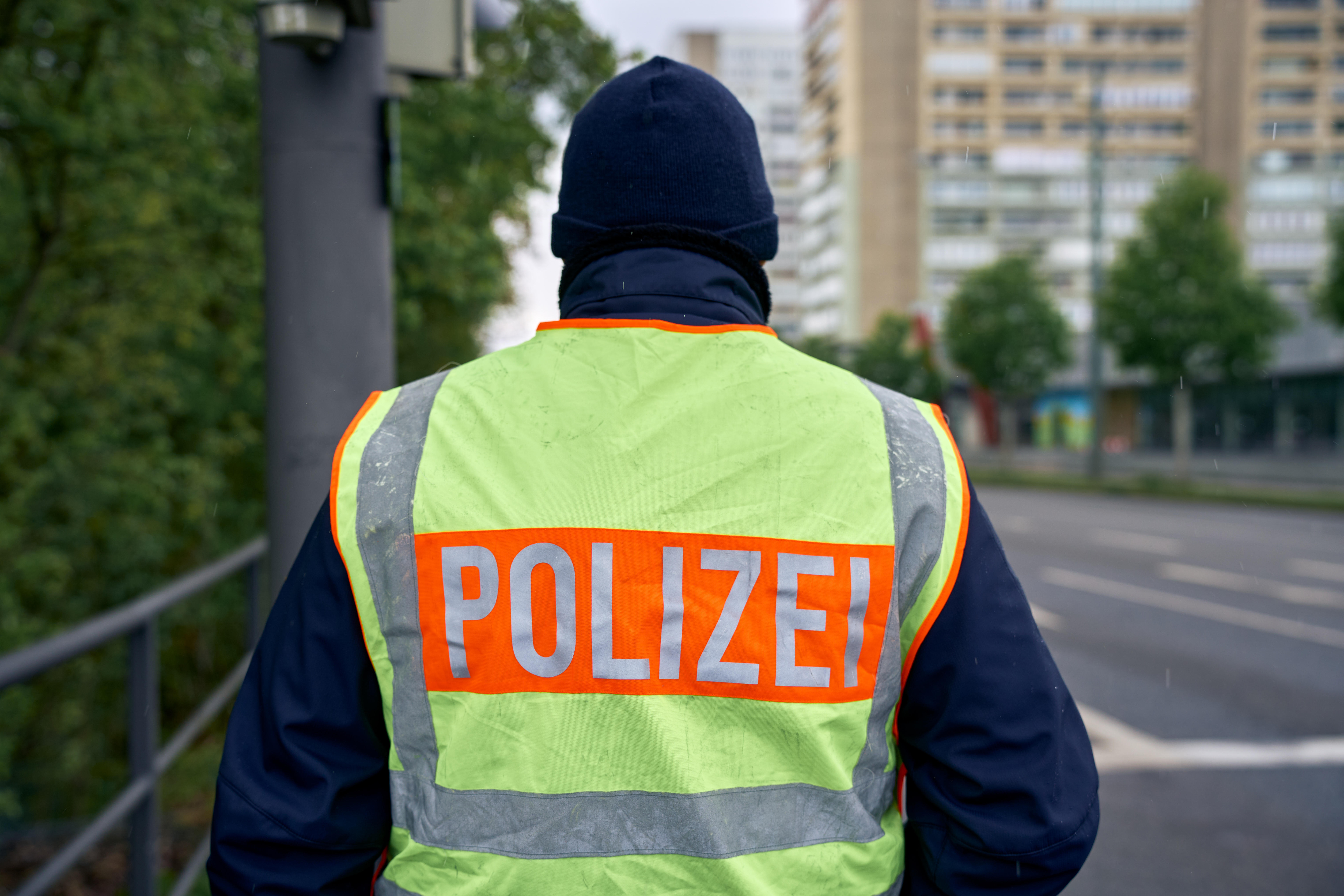 In Stade hat sich ein Mann als Polizist ausgegeben (Symbolfoto).