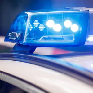 Blaulicht auf einem Polizeiauto (Symbolbild).