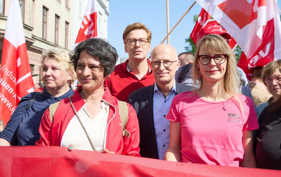 Auch Bürgermeister Peter Tschentscher nahm an der DGB-Demo teil.