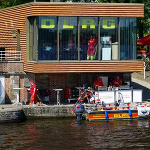 DLRG-Wache an der Alster