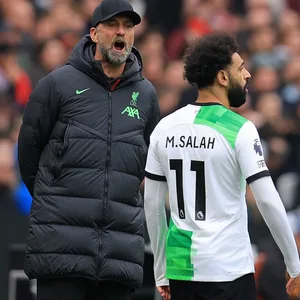 Jürgen Klopp und Mohamed Salah streiten sich im Spiel gegen West Ham
