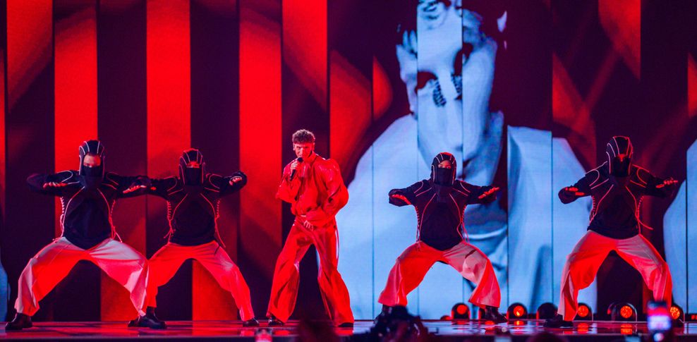 Der ist ESC ist zum hochmodernen Show-Spektakel geworden. Hier steht der Sänger Silvester Belt aus Litauen auf der Bühne.