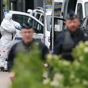 Polizisten am Tatort in der Region Eure.