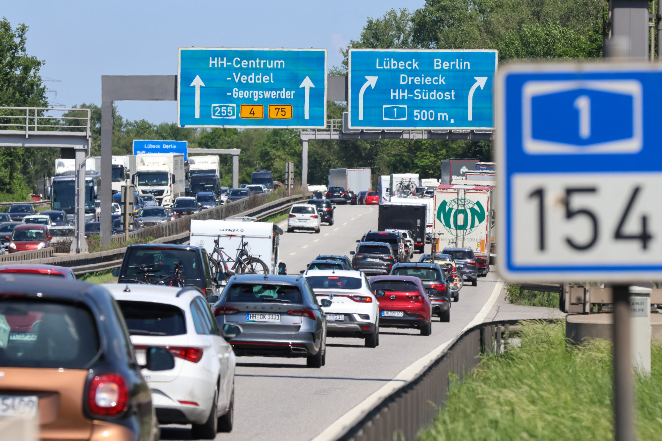 Wer heute auf den Autobahnen um Hamburg unterwegs ist, muss sich auf Verzögerungen einstellen. (Archivbild)