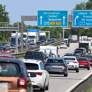 Wer heute auf den Autobahnen um Hamburg unterwegs ist, muss sich auf Verzögerungen einstellen. (Archivbild)