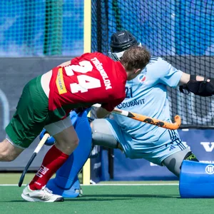 Hamburgs Leon Thörnblom scheitert beim Penalty