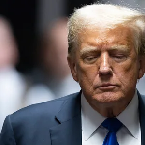 Donals Trump mit niedergeschlagenen Augen