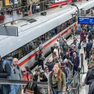Ein ICE im Hamburger Hauptbahnhof (Symbolbild)
