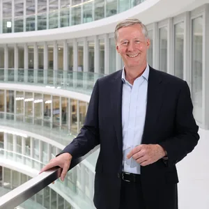 „Haspa“-Vorstandssprecher Harald Vogelsang zeigte am Freitag die neuen Räumlichkeiten der Bank.