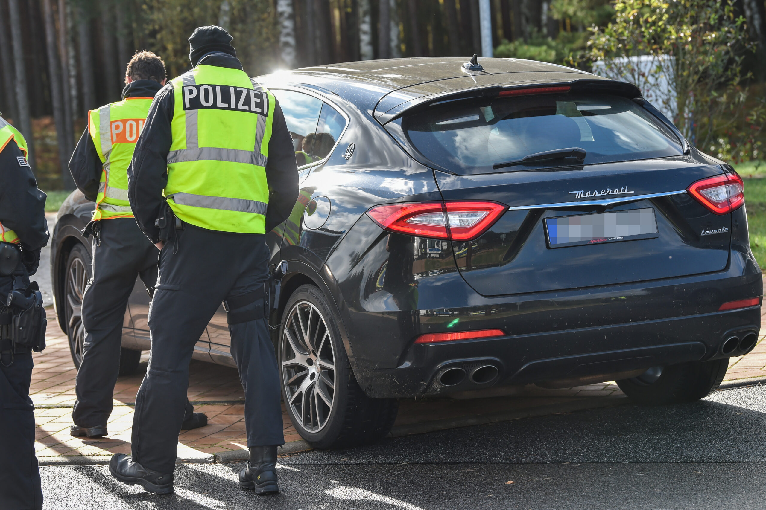 In Maschen: Unfall mit geklauten Maserati – verletzter Fahrer festgenommen