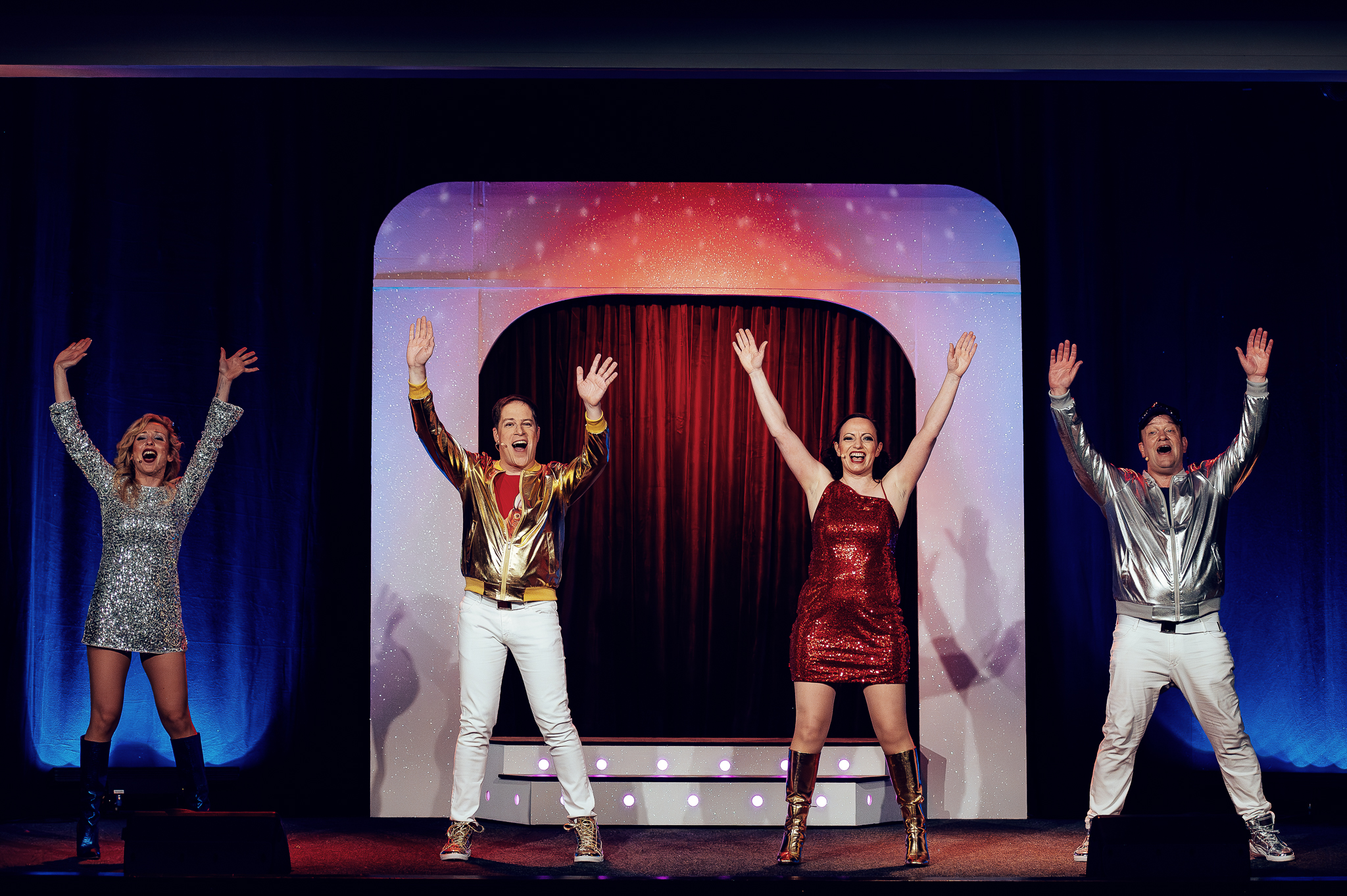 Die vier „ABBA-Klaro“ Darsteller auf der Bühne.