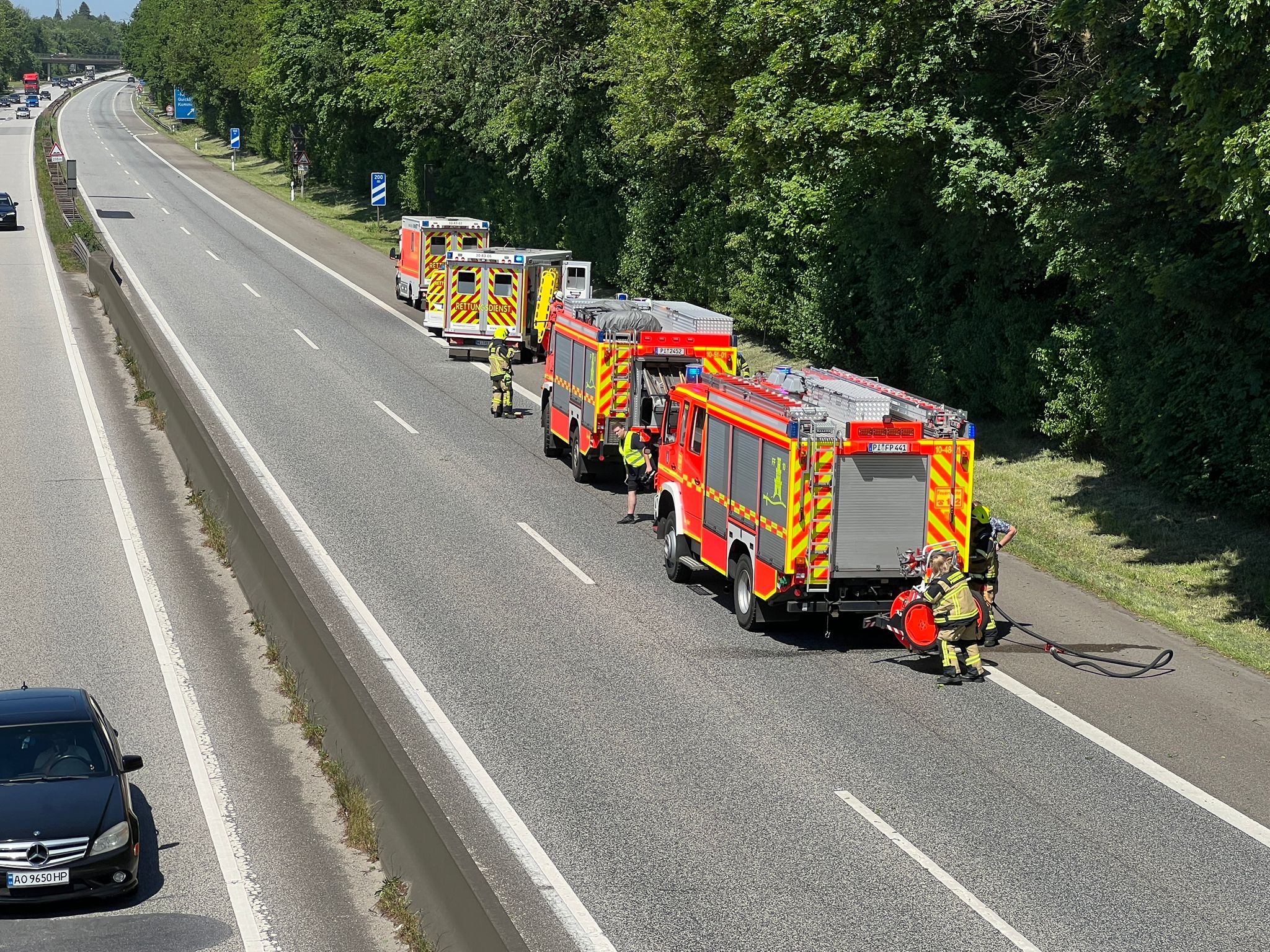 Auto rast auf A23 in Rettungswagen – Fahrer schwer verletzt