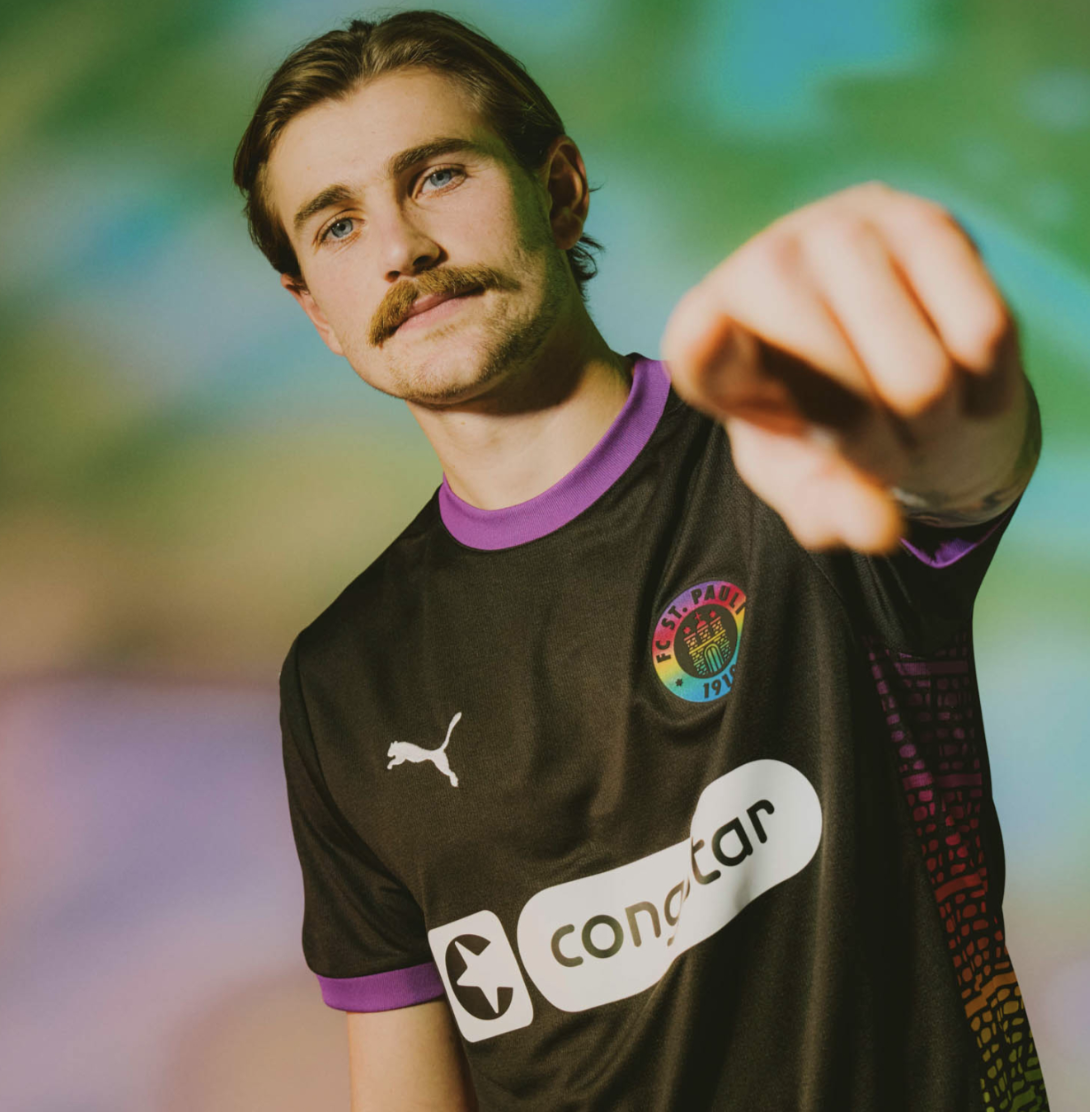 Connor Metcalfe im neuen Ausweichtrikot von St. Pauli