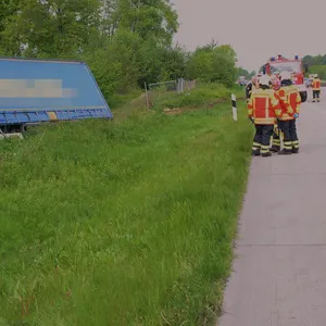 Lkw auf a24 bei Talkau verunglückt – für die Bergung soll Autobahn gesperrt werden
