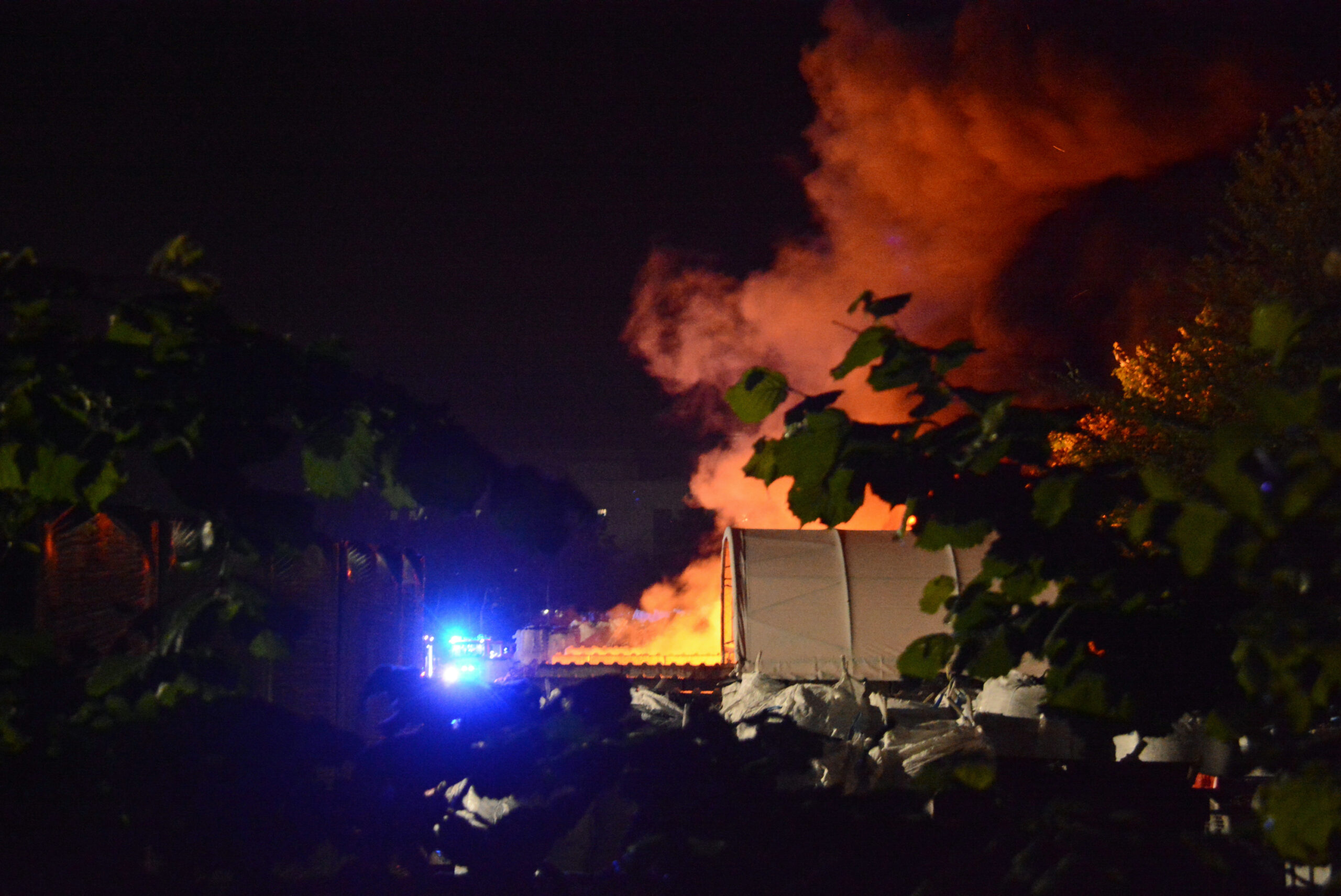 In der Nacht zum Dienstag brannte es auf einem Recyclinghof in Reinbek.