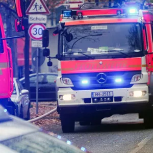 Mehrere Brände in kurzer Zeit in Hamburg – drei Menschen verletzt
