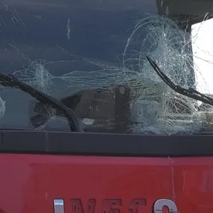 Lkw fährt bei Moorflett auf vor ihm bremsenden Lastzug auf – Stau auf A1 in Richtung Süden