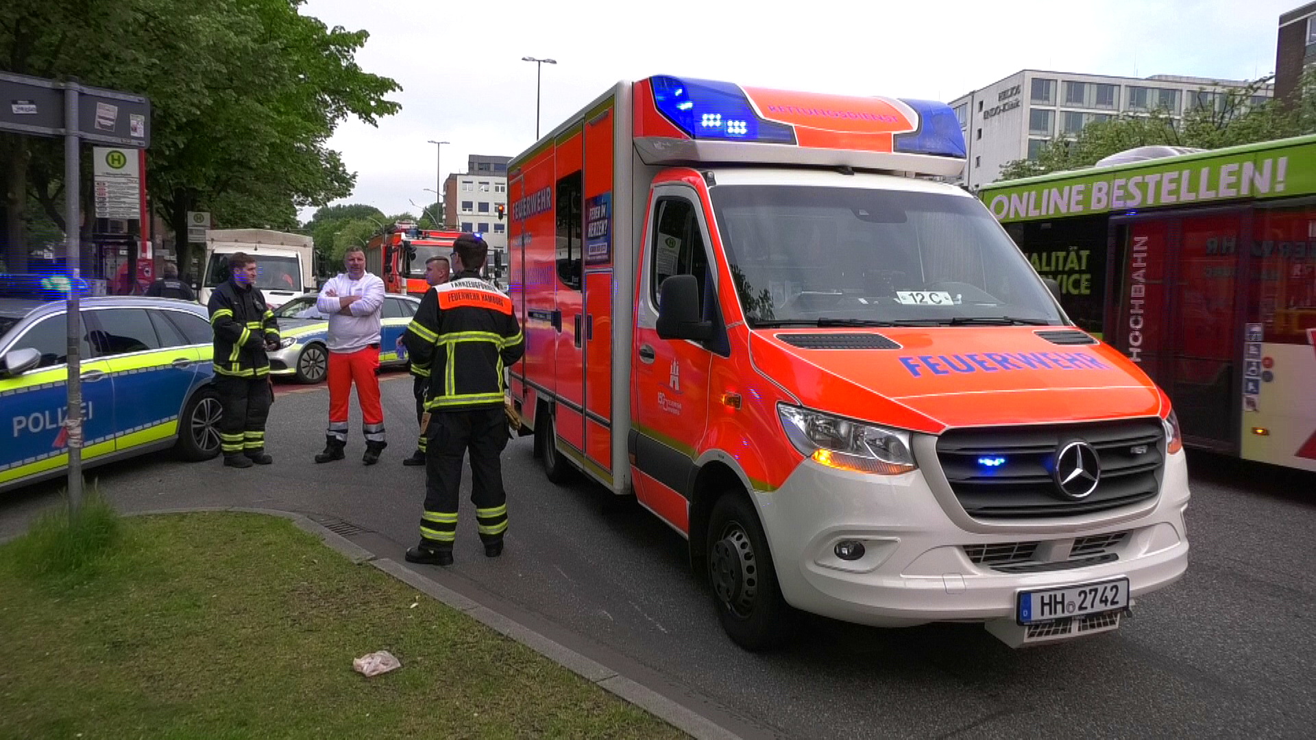 Auseinandersetzung auf der Reeperbahn – Mann kommt mit Stichverletzungen in die Klinik