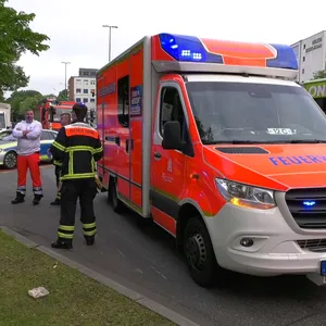 Auseinandersetzung auf der Reeperbahn – Mann kommt mit Stichverletzungen in die Klinik