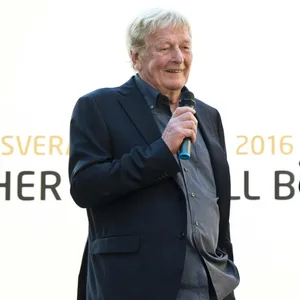 Der Preisträger des Ehrenpreises Karl Heinz Schnellinger und der Chefredakteur des Kicker Rainer H