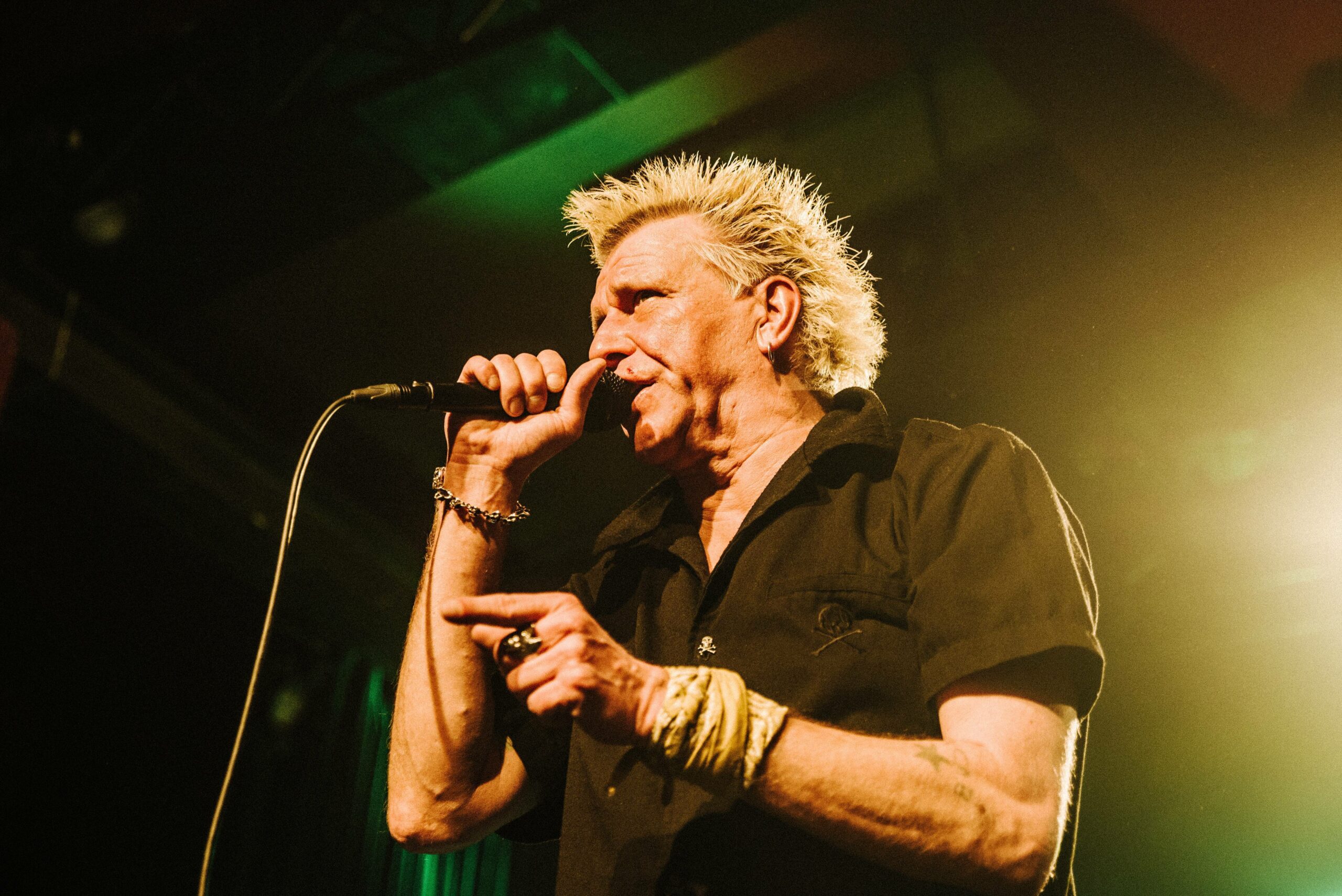 Slime-Sänger Diggen Dirk Jora bei einem Auftritt