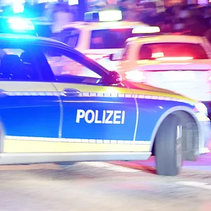 Ein Streifenwagen der Hamburger Polizei im Einsatz (Symbolfoto).