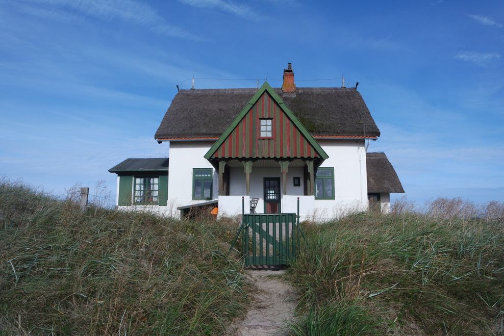 Ein Haus in den Dünen.