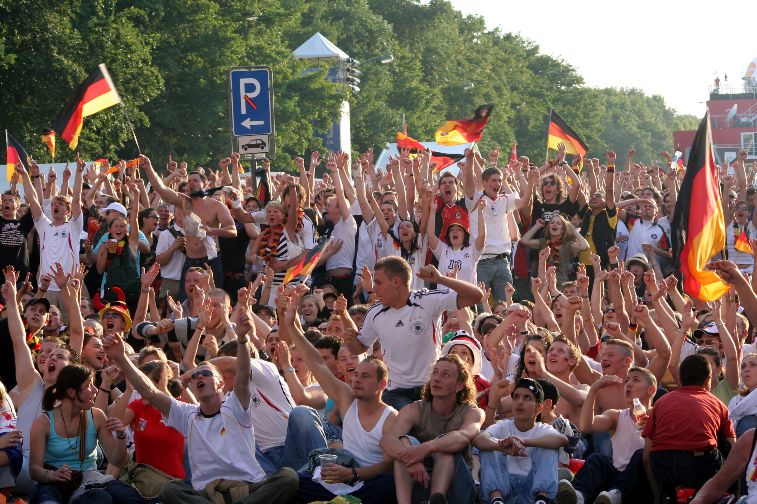 Deutsche Fußball-Fans bei der Heim-WM 2006 in Berlin.