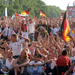 Deutsche Fußball-Fans bei der Heim-WM 2006 in Berlin.