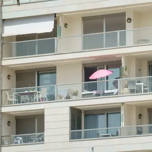 Balkone an einem Hotel in Palma. Bei einem Sturz ist ein 23-Jähriger Urlauber aus Deutschland ums Leben gekommen.