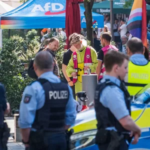 Protest gegen einen AfD-Wahlkampfstand