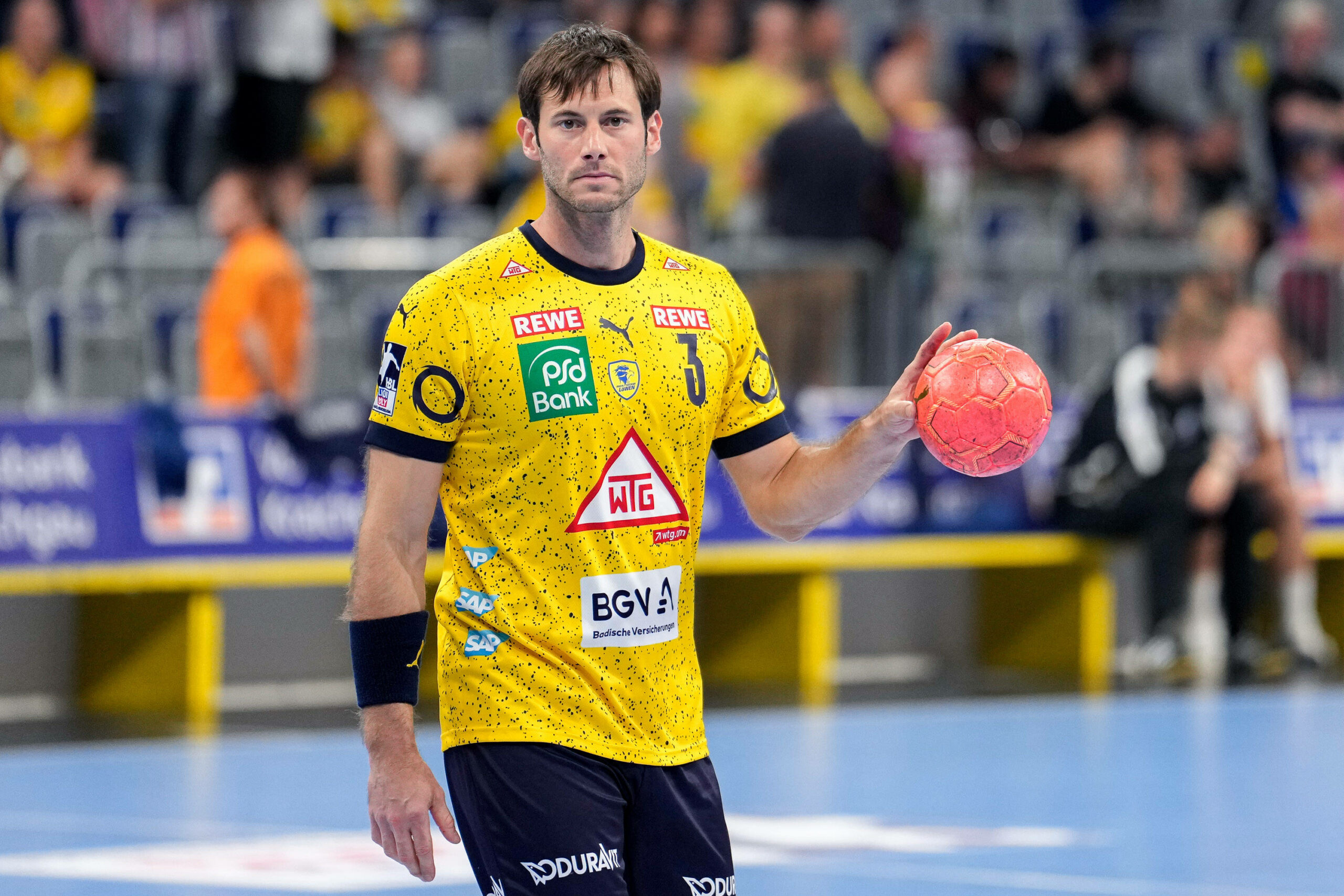 Uwe Gensheimer mit dem Ball im Spiel gegen den Bergischen HC