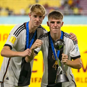 Max Moerstedt und Finn Jeltsch feiern den Weltmeister-Titel