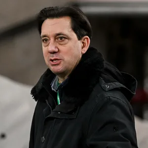 Manuel Gräfe beim DFB-Pokal-Achtelfinale zwischen Stuttgart und Dortmund