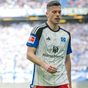 László Bénes im HSV-Trikot