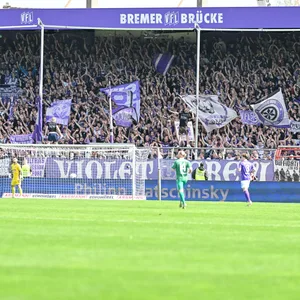 Osnabrück-Fans in der Ostkurve der Bremer Brücke