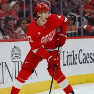 Moritz Seider bei einem Eishockey-Spiel