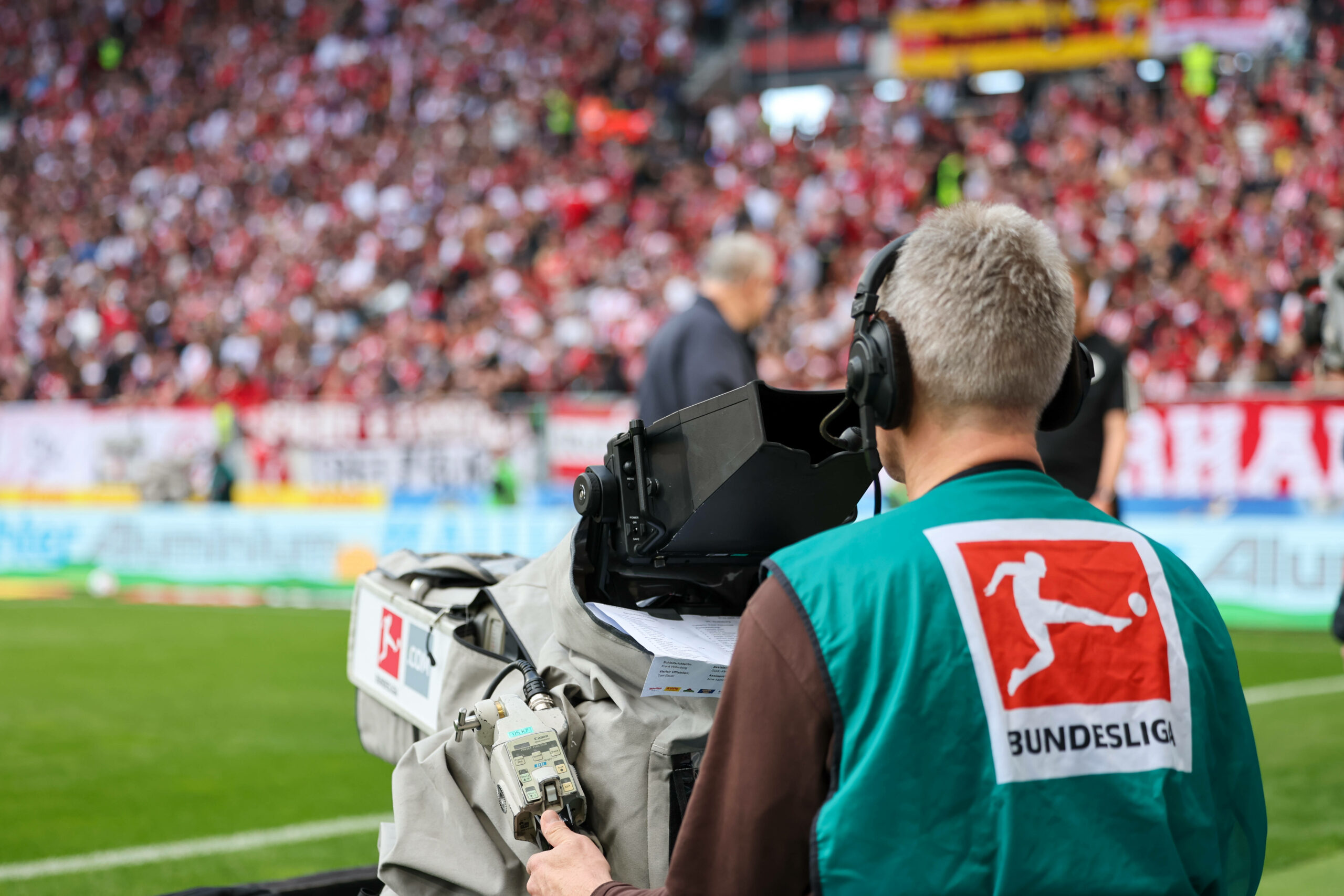 Kamera bei einem Bundesliga-Spiel