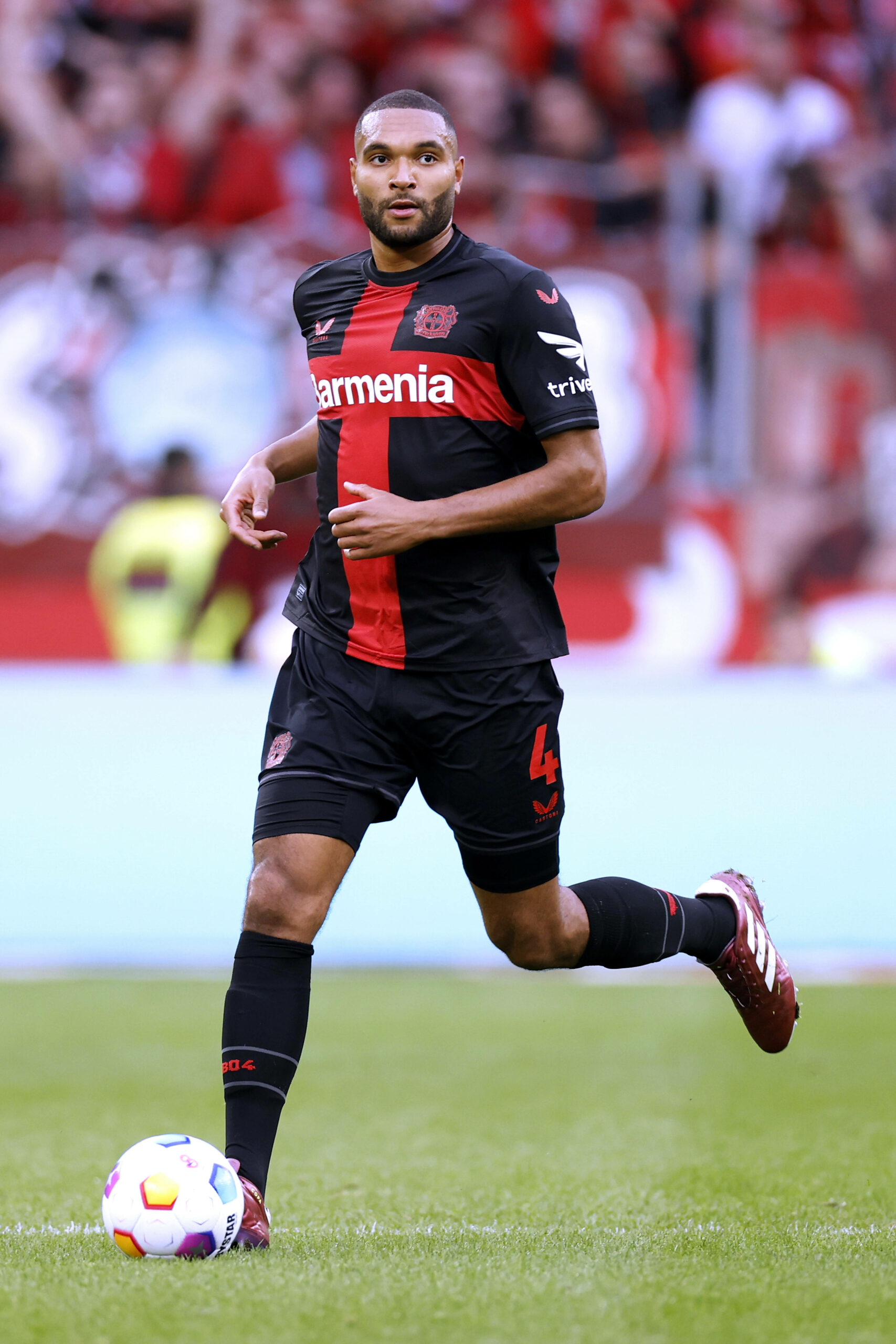 Jonathan Tah im Spiel gegen den VfB Stuttgart