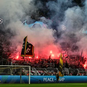 Pyro-Show von Pariser Fans