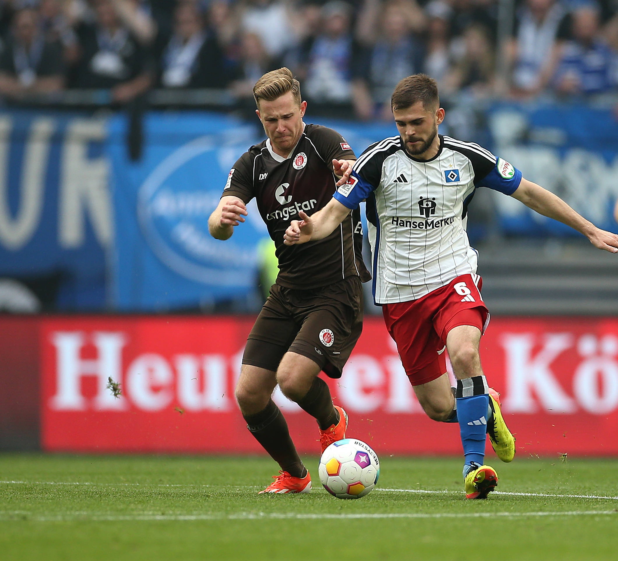 Johannes Eggestein im Derby gegen Lukasz Poreba