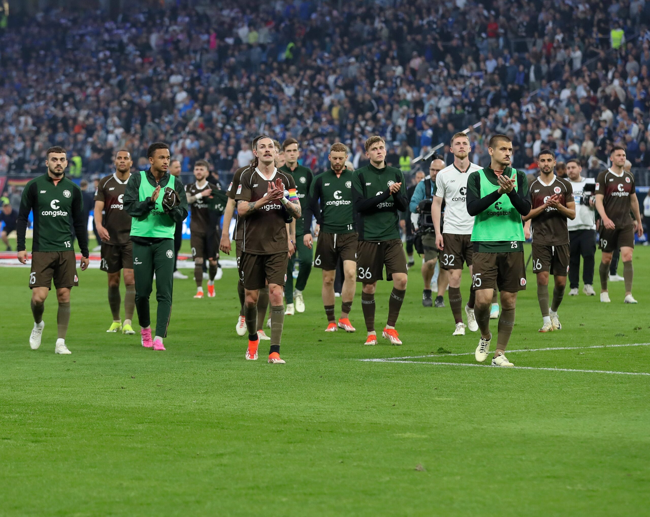 Enttäuschte St. Paulianer nach dem Derby beim HSV