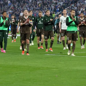 Enttäuschte St. Paulianer nach dem Derby beim HSV