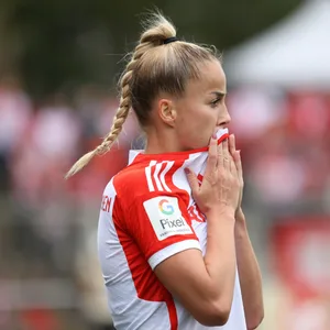 Giulia Gwinn nach einer vergebenen Torchance